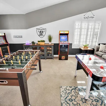 Sports Themed--Automated King Bed--Family Friendly--5 Miles To Strip Villa
